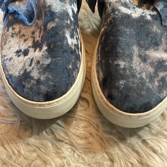 J/Slides Crushed Velvet Blue Annabelle Bow Slide On Sneakers - Picture 4 of 10